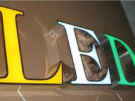 上蔡介绍LED招牌的基础知识。