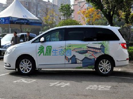 上蔡户外车贴喷绘如何保持效果?