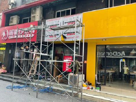 上蔡制作广告招牌如何避免它发黄？